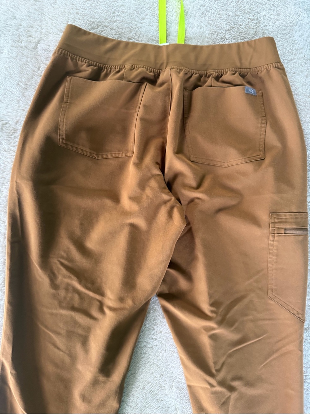 FIGS Zamora Jogger Scrub Pants in Earth sz L Petite - Picture 9 of 10